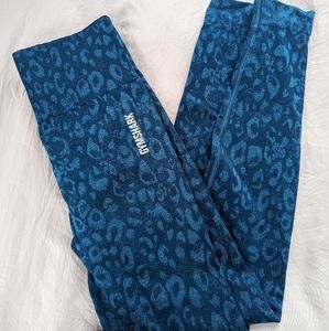 Gym shark leggings